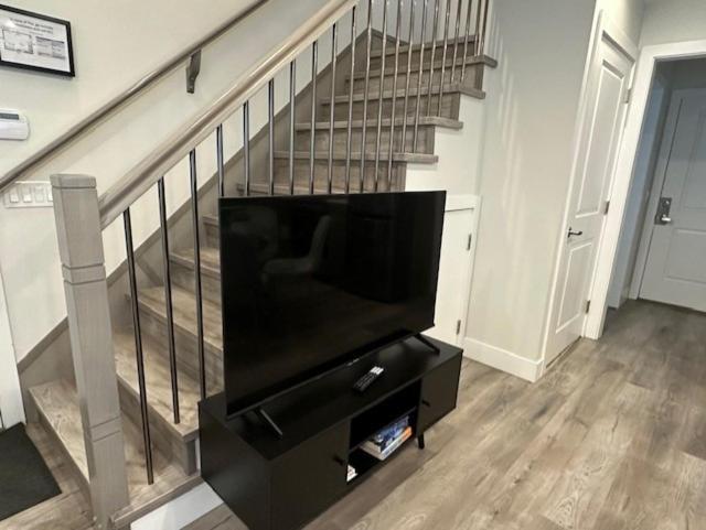 Bright And Cozy Modern Home In Vancouver - Central To Yvr-Downtown - Free Private Parking Экстерьер фото